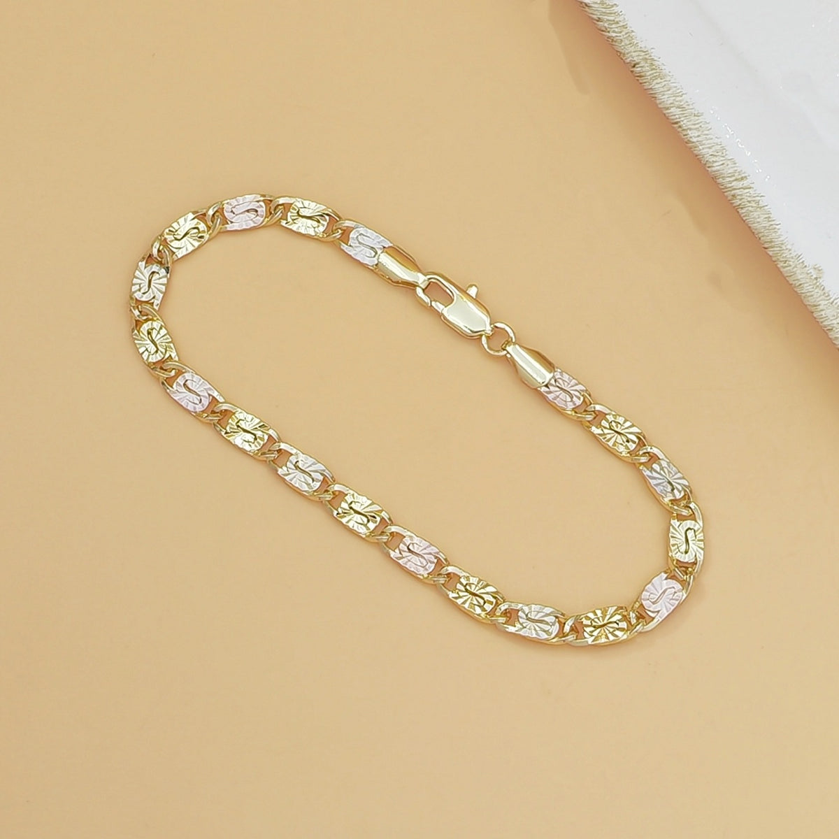 Women's Tri-Tone Mariner Link Bracelet – Floral Engraved Chain
